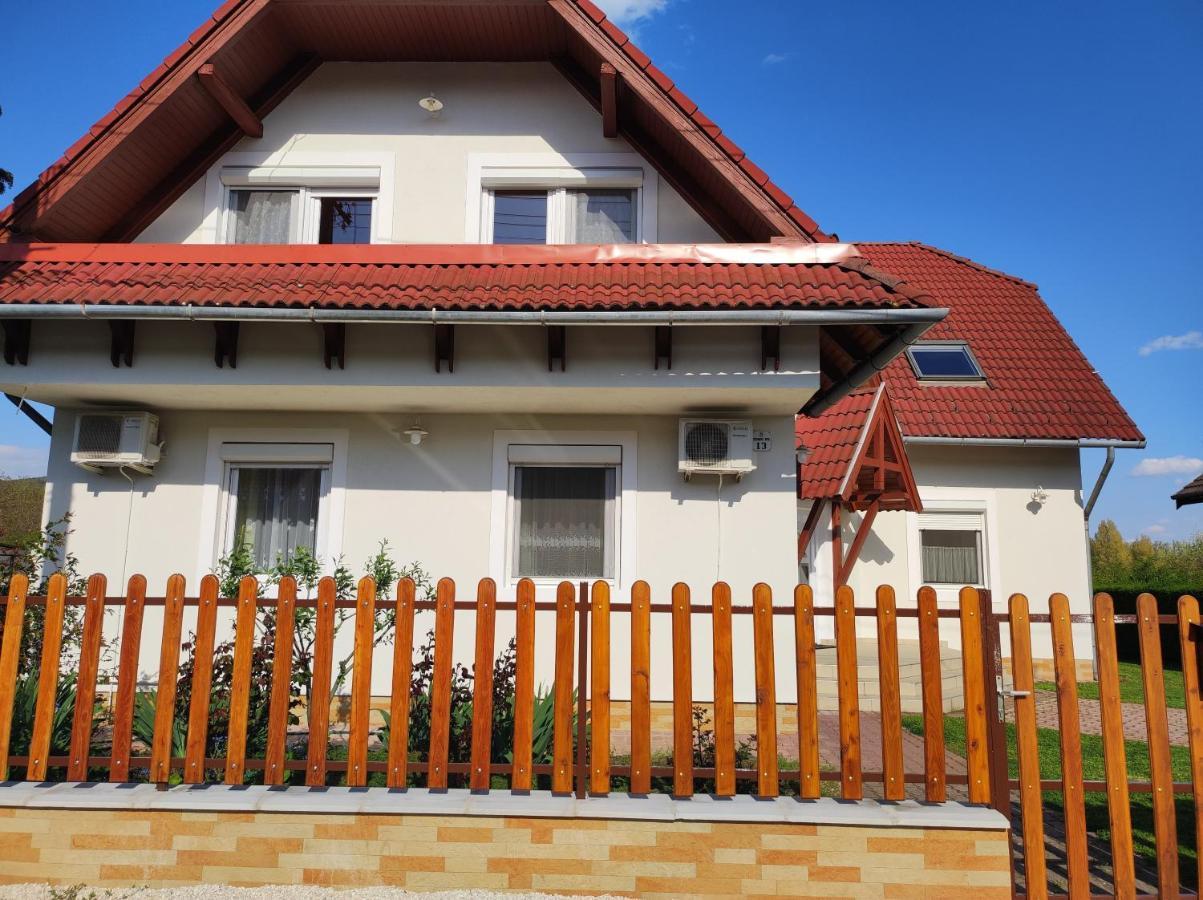 Badacsony Apartmanhaz Badacsonytomaj Bagian luar foto