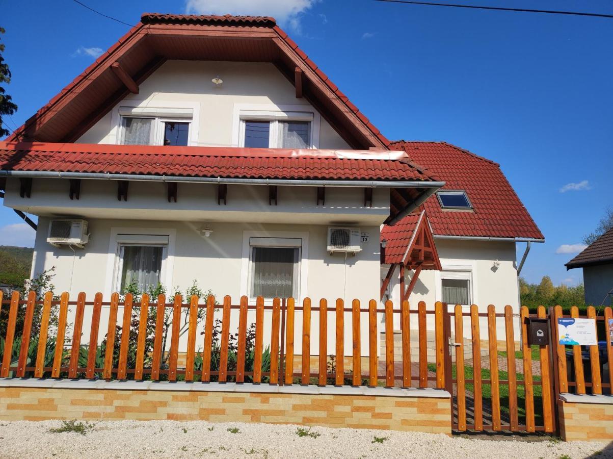 Badacsony Apartmanhaz Badacsonytomaj Bagian luar foto