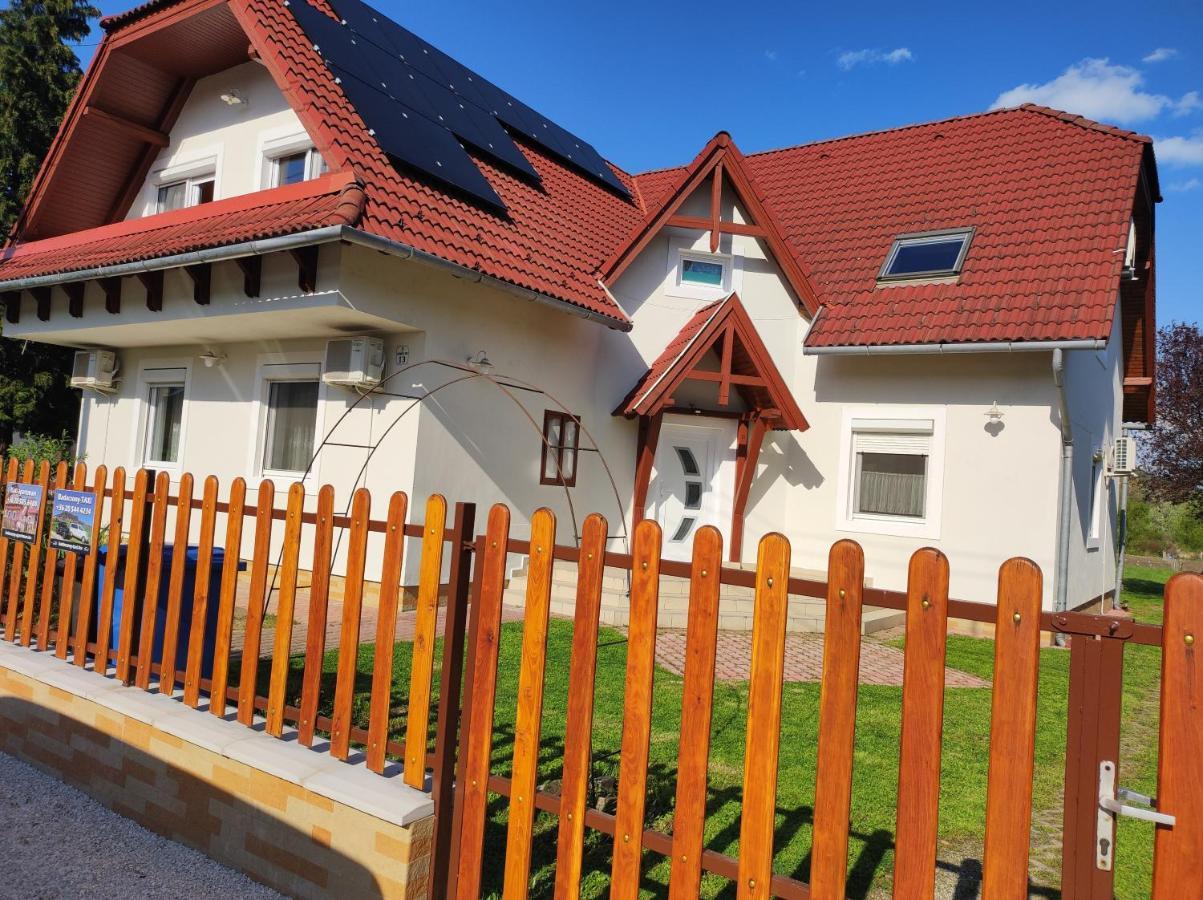 Badacsony Apartmanhaz Badacsonytomaj Bagian luar foto